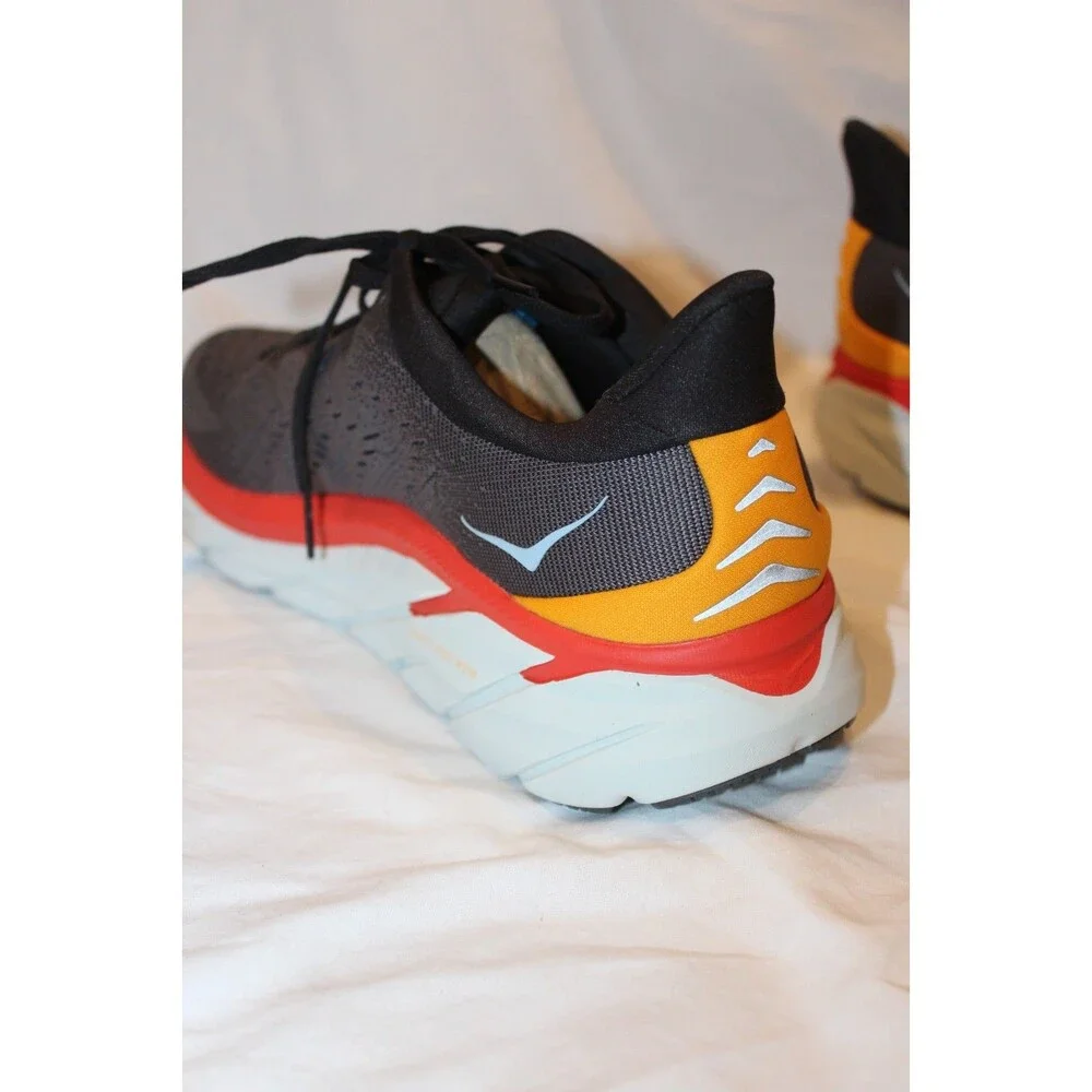 NIB HOKA ONE MEN display picture 2